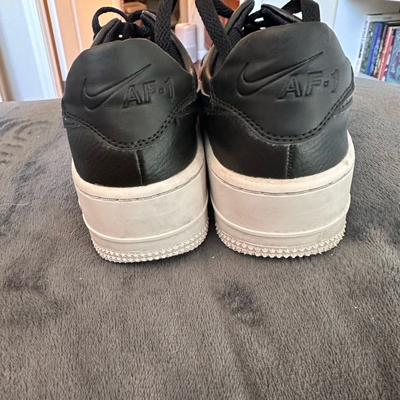 Nike Air Force 1 Sage Low in Black and White - Picture 8 of 11